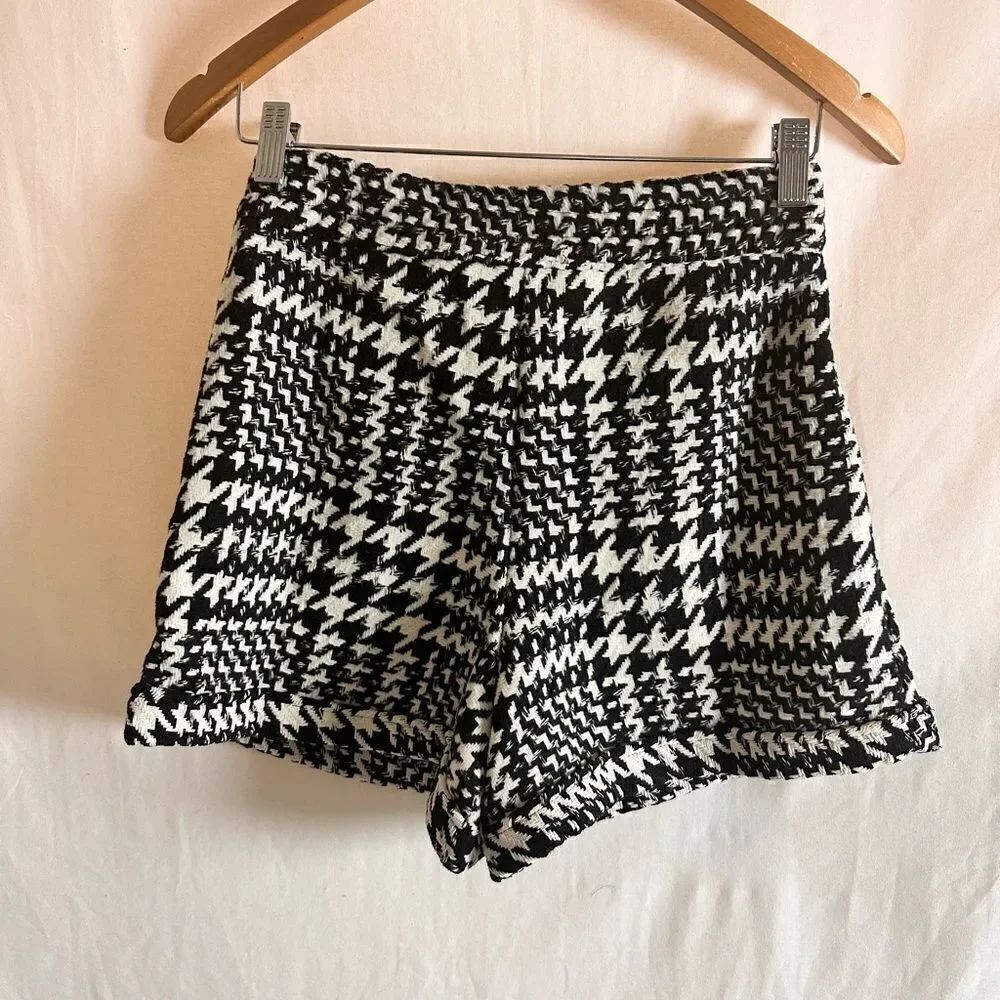 Textured Houndstooth Shorts - Picture 4 of 6